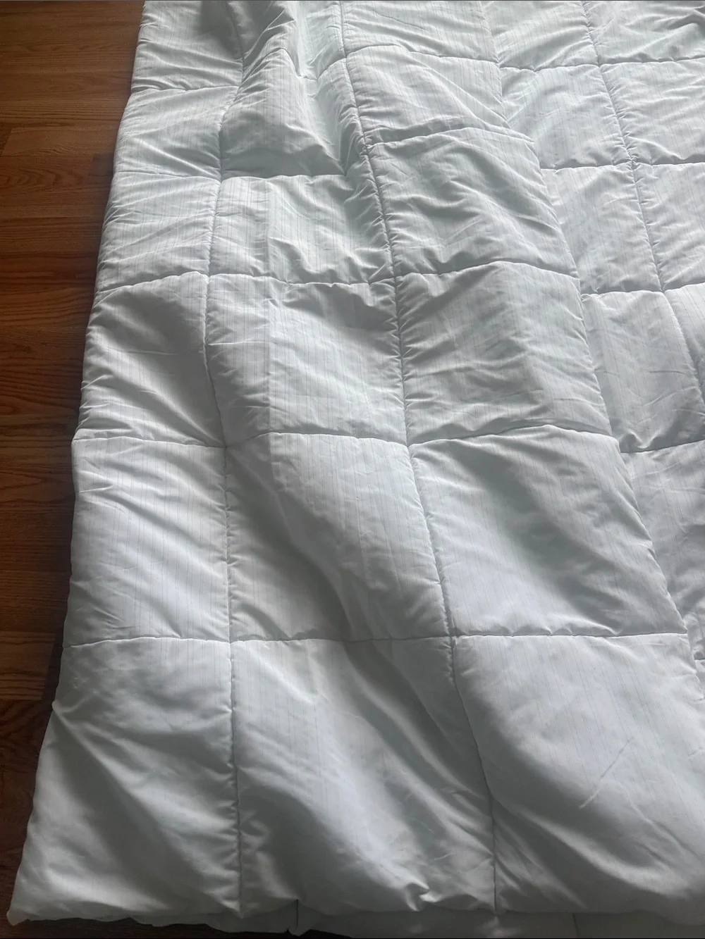 Crisp White Quilted Comforter - Lightweight All-Season Bedding